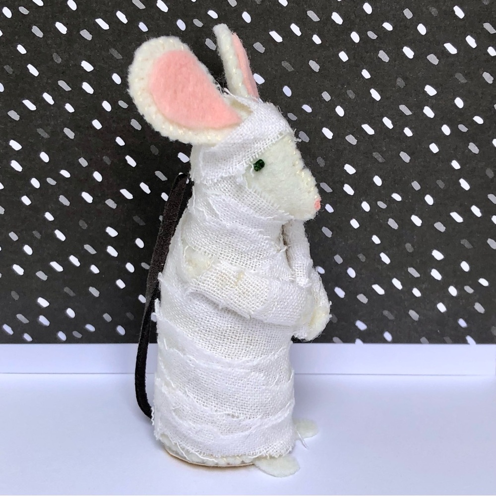 Mummy Mummy Mouse Felt Art Doll with baby Mummy cake topper hand-sewn - Picture 3 of 9